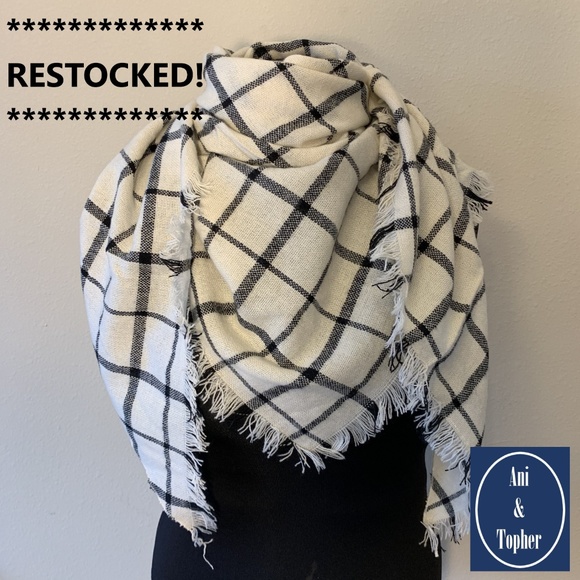 Blanket Scarf Triangle Plaid in Beige/Black - Picture 4 of 4